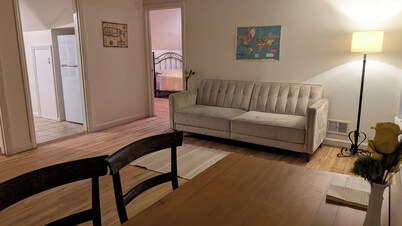 Charming upstairs apartment in Athens, OH