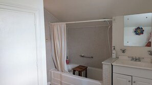 Toallas, jabón, papel de baño 