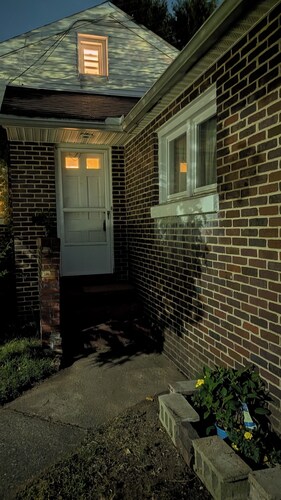 Charming upstairs apartment in Athens, OH