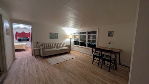 Charming upstairs apartment in Athens, OH