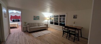 Charming upstairs apartment in Athens, OH