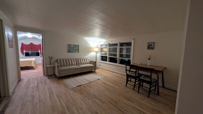 Charming upstairs apartment in Athens, OH