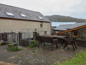 Outdoor dining - Llofft Yr Yd (Porthmadog)