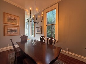 Dining - Historic Battery Getaway (Charleston)