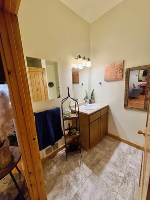 Dusche, Handtücher, Seife, Toilettenpapier