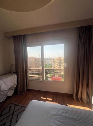 3 bedrooms, internet, bed sheets