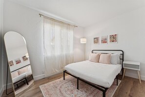 2 chambres, fer et planche à repasser, Wi-Fi, draps fournis