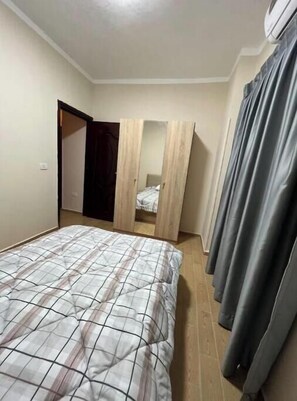 3 bedrooms, internet, bed sheets - New cairo Comfy and Stylish (New Cairo City)