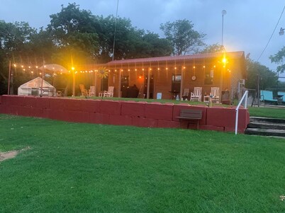 Cozy 2BR waterfront lake escape.