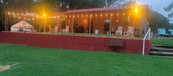 Cozy 2BR waterfront lake escape.