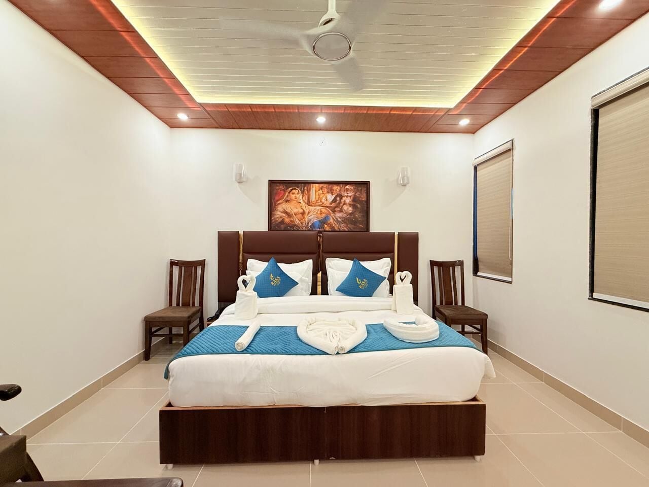 Colchones con pillow-top y caja de seguridad en la habitación 