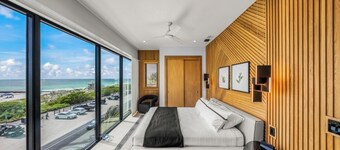 Gorgeous New Beachfront house! Incredible views and rooftop deck!