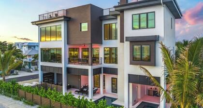 Gorgeous New Beachfront house! Incredible views and rooftop deck!
