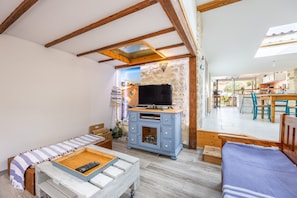 2 bedrooms, iron/ironing board, WiFi