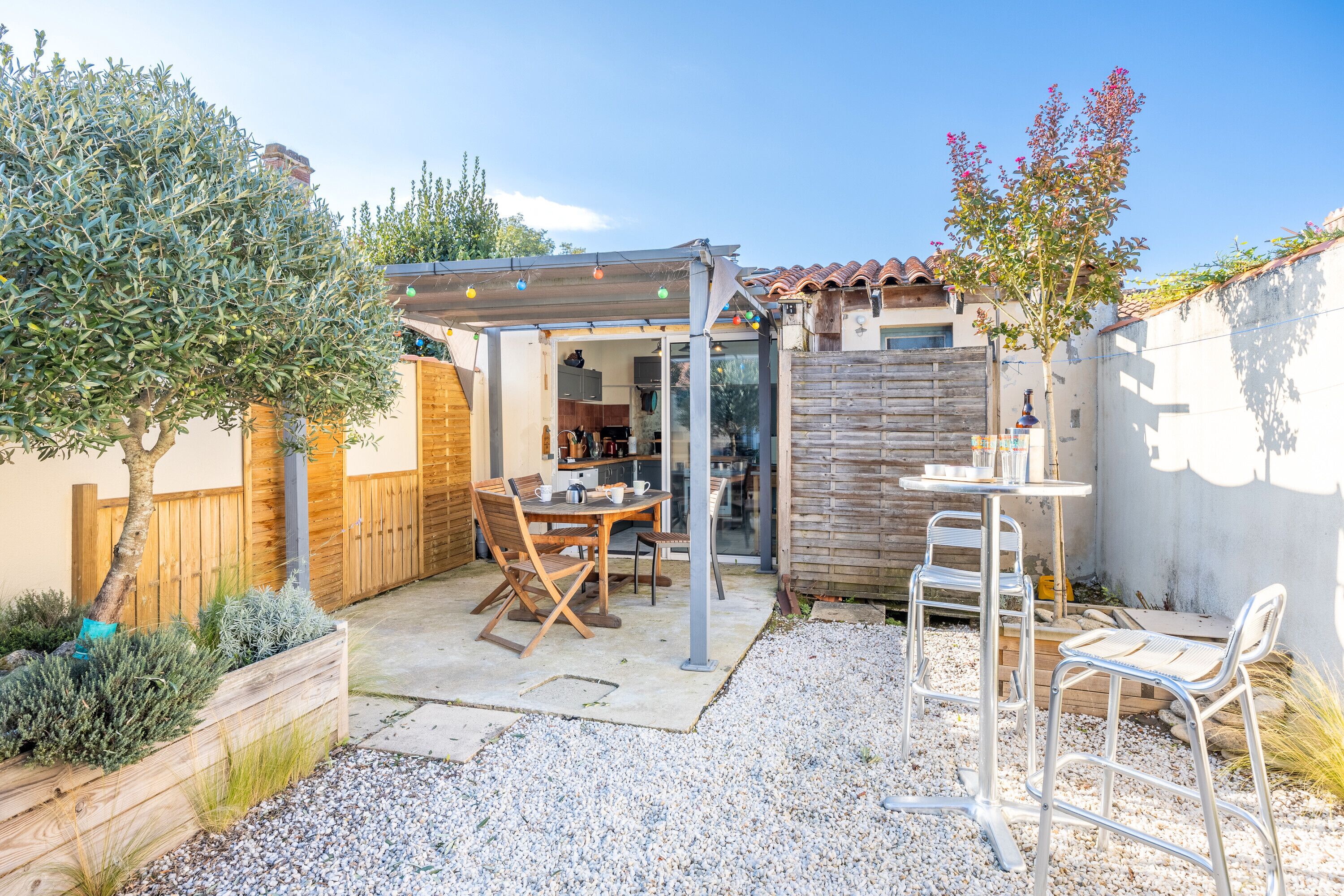 屋外ダイニングエリア