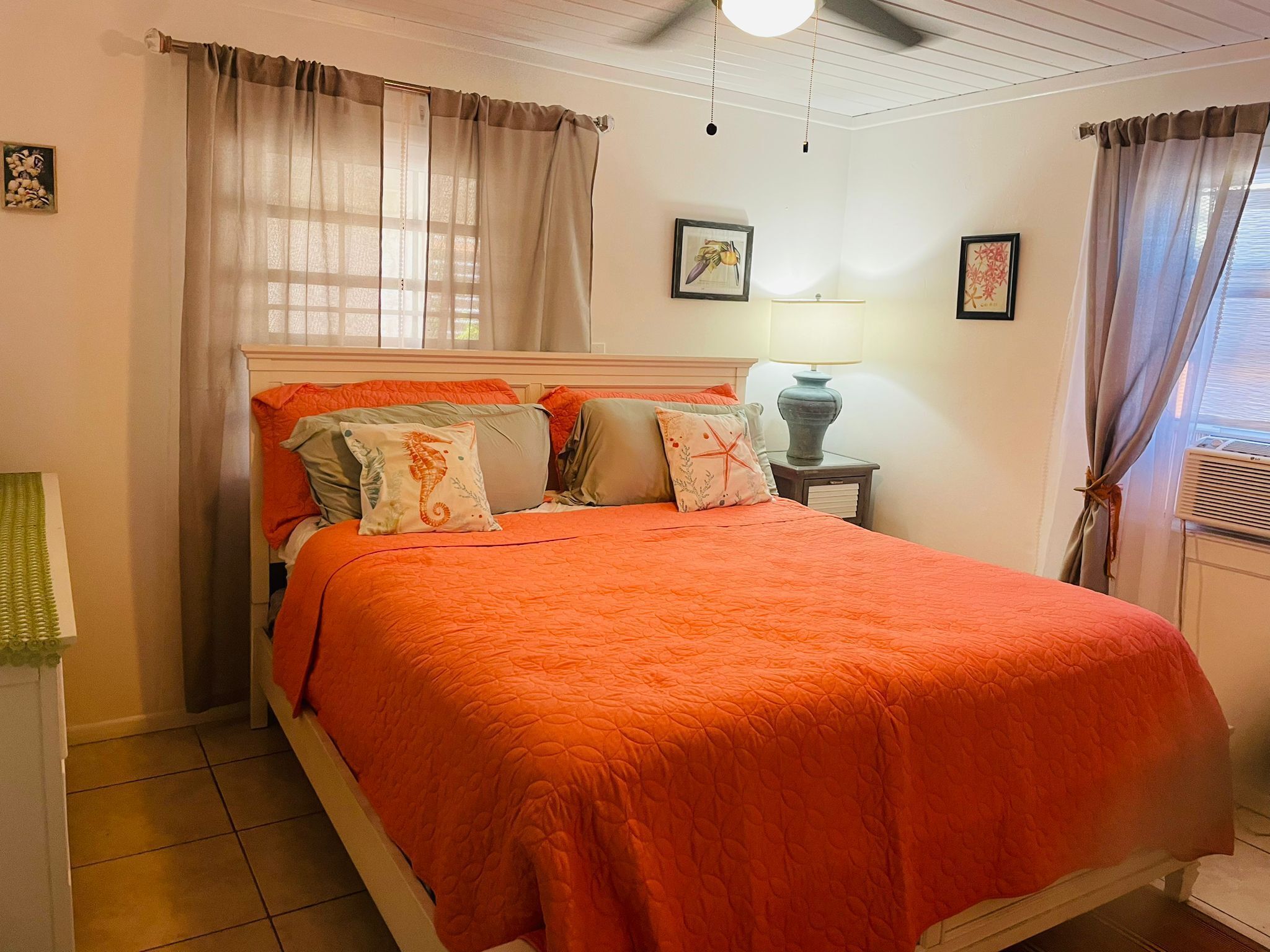 3 chambres, fer et planche à repasser, Wi-Fi, draps fournis