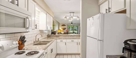 Condo, Multiple Beds, Patio, Garden View (Coffman Escape) | Private kitchen | Fridge, microwave, oven, stovetop
