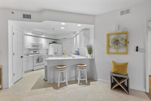 Condo, Multiple Beds (Oceanwalk 9-302) | Private kitchen