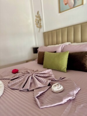 1 bedroom, internet, bed sheets