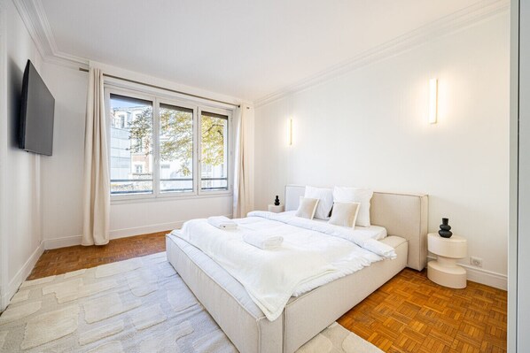 2 chambres, fer et planche à repasser, Wi-Fi, draps fournis