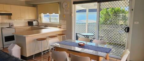 Micro-ondes, four, plaque de cuisson