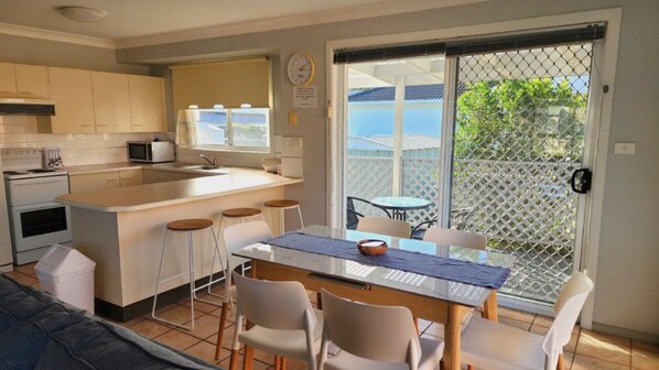 Microwave, oven, stovetop - Base Yourself At Banksia - Perfect Destination for your next Coastal Getaway! (Sussex Inlet)