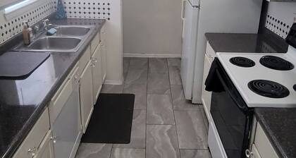 Cozy Condo2, surrounded by shopping & eateries