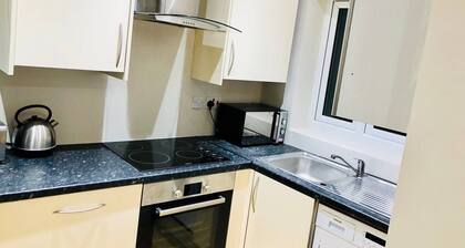 Small 3 Bed Flat Near Heathrow