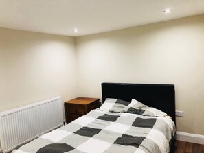 3 bedrooms, free WiFi, bed sheets