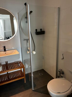 Shower - Welcome to Apartment Backboard! (Tossens)