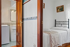 3 chambres, fer et planche Ă  repasser, draps fournis