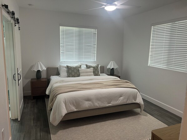 3 bedrooms, iron/ironing board, internet, bed sheets