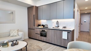 Microwave, oven, stovetop, dishwasher - Luxury View-Modern 1-BR Condo with Panoramic Ocean Views, Pool & Gym–Miami Beach (Miami Beach)