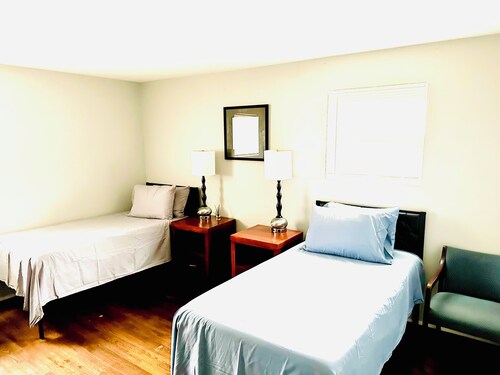 Spacious & Relaxing Glen Burnie Home! Perfect for Families!