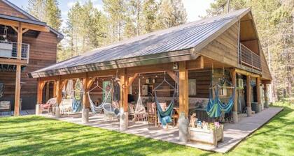 Cabin Retreat Near Yellowstone w/ Yard & Grill