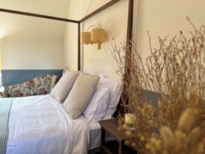 5 bedrooms, iron/ironing board, WiFi, bed sheets - Idyllic Breton Countryside 5-Bed Farmhouse (Pluvigner)