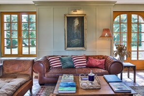 Living area - Idyllic Breton Countryside 5-Bed Farmhouse (Pluvigner)