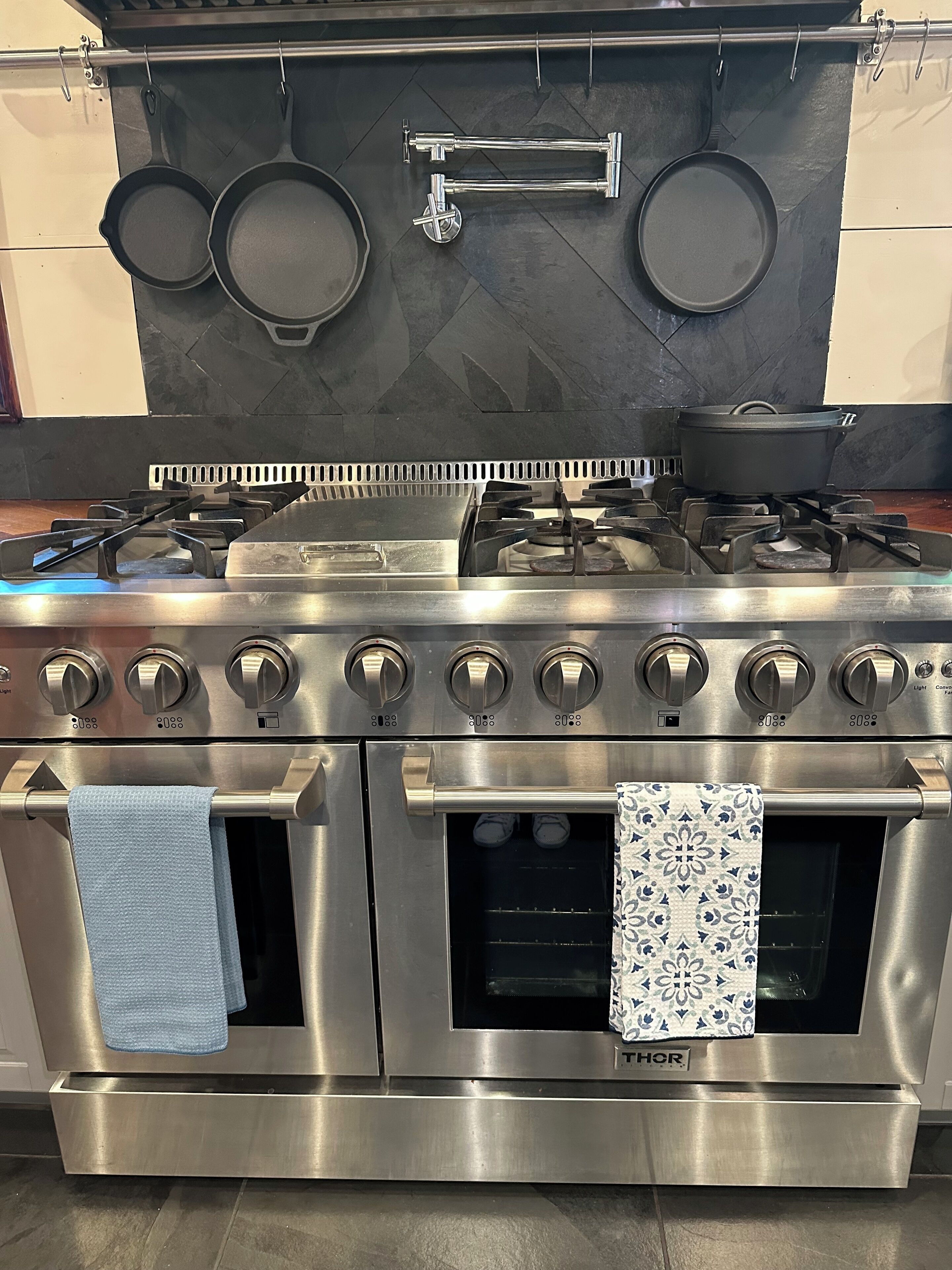 Køleskab, mikrobølgeovn, ovn, kogeplade