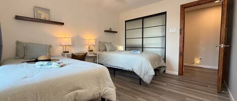 4 室のベッドルーム、アイロン / アイロン台、WiFi、ベッドシーツ