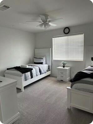 5 makuuhuonetta, silitysrauta/-lauta, Wi-Fi, vuodevaatteet