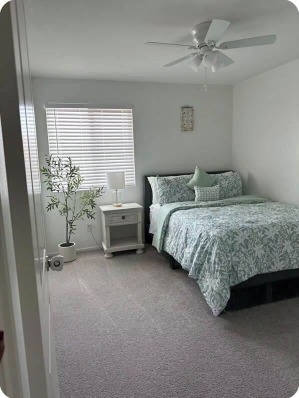 5 bedrooms, iron/ironing board, WiFi, bed sheets