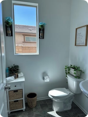 Toallas, jabón, papel de baño