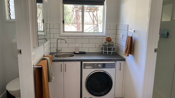 Bathroom - Cycle on Star Lane (Wooragee)
