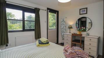 2 bedrooms, individually decorated, individually furnished, free WiFi
