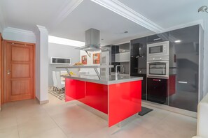 Fridge, microwave, oven, stovetop