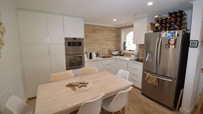 Lava-louças, mesas de jantar