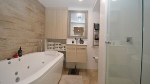 Chuveiro, banheira de hidromassagem