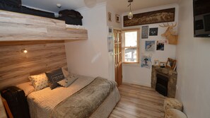 2 bedrooms, bed sheets - Karas 10 - Alpine design, luxury accommodation (Thredbo)