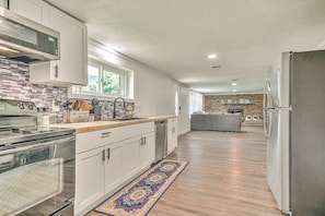 Microondas, horno, parrilla de estufa y lavavajillas