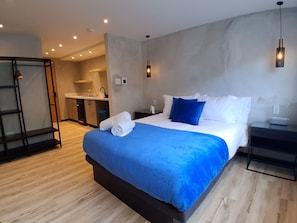 1 bedroom, desk, iron/ironing board, free WiFi